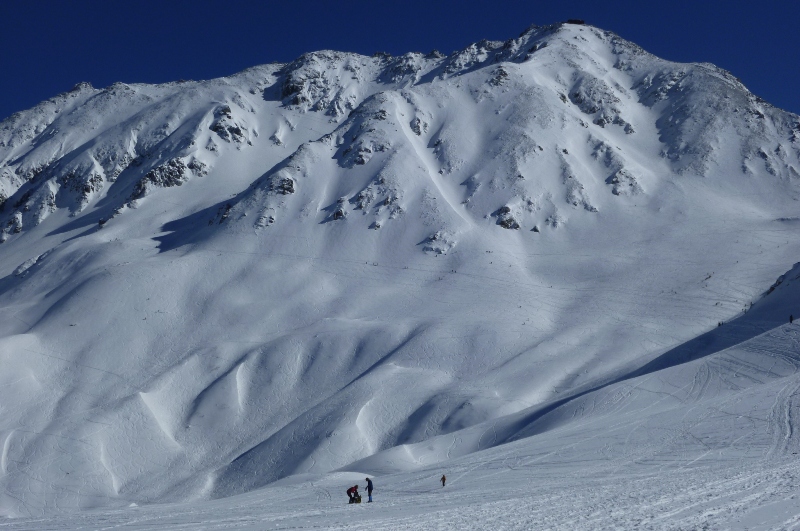 立山山スキー初滑り　室堂から見た雄山方面