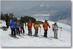 全国山スキー部尾瀬至仏山山スキー　至仏山からワル沢を滑る